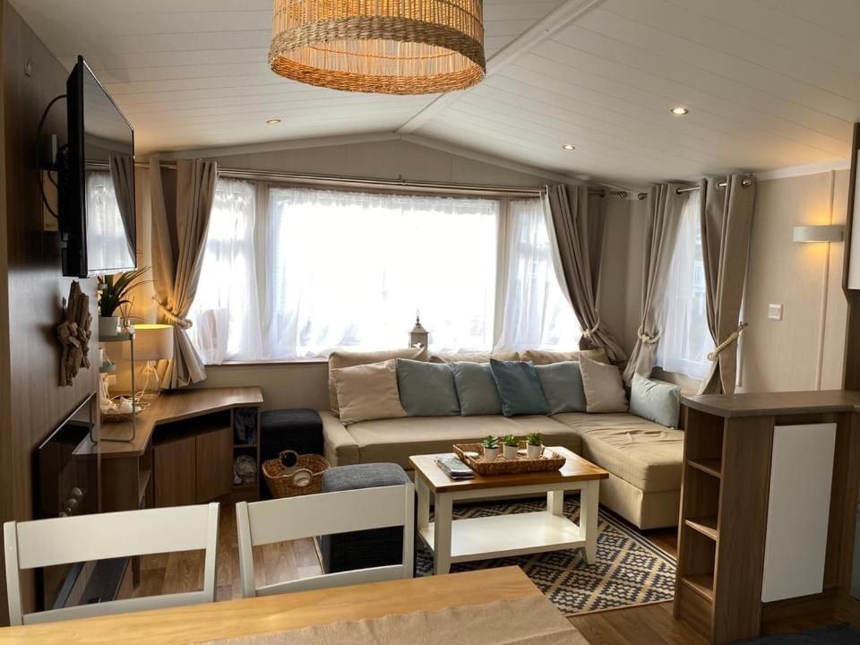 Cosy, Coastal Themed Holiday Home, Rockley Park, Poole, Dorset מראה חיצוני תמונה